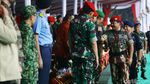 Prabowo Berbaret Merah di HUT Kopassus
