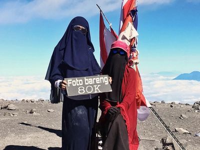 Foto: Inspirasi Hijab Cadar untuk Naik Gunung Ala Selebgram Fatihah