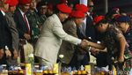 Prabowo Berbaret Merah di HUT Kopassus