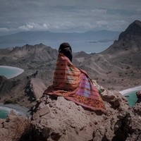 Tak hanya naik gunung, Fatihah juga menyukai traveling ke wisata alam yang ekstrim. Salah satunya adalah Pulau Padar, Flore, Nusa Tenggara Timur. Foto: Instagram/seman9ka