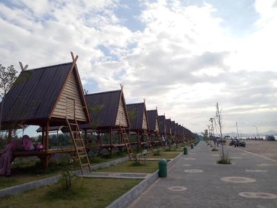 Foto: Taman Panda yang Isinya Rumah Adat Bima