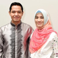 Dipertemukan lewat dunia sinetron dan sama-sama selebriti, Alyssa Subandono dan Dude Herlino tak pernah berpacaran. Namun keduanya menikah lewat proses taaruf dan kini sudah memiliki dua anak. Foto: Noel/detikFoto