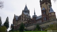 Kastil Drachenburg sebenarnya adalah rumah pribadi dari Stephan von Sarter, bankir tajir yang hidup di akhir abad 18. Sayang, Baron Stephan tidak sempat tinggal di kastil ini sampai akhir hayatnya. (Wahyu Setyo/detikcom)