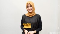 Pesinetron berusia 20 tahun itu tampak sangat manis dengan hijabnya. Pool/Noel/detikFoto.