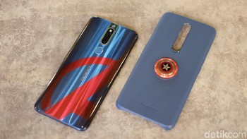 Oppo menyertakan case khusus. Foto: Adi Fida Rahman/detikINET