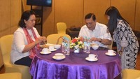 Menteri Koordinator Kemaritiman itu dekat dengan banyak politisi tanah air. Mereka beberapa kali terbingkai tengah makan bersama. Foto: Instagram susanty.widjaya