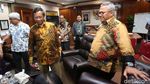 Temui Komisioner KPU, Mahfud MD Beri Dukungan
