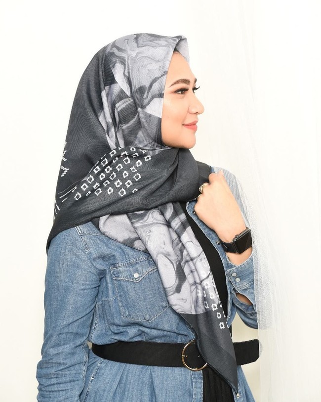 Dari sekian banyak wanita inspiratif di Indonesia, Angkie Yudistia adalah salah satunya. Divonis tuli sejak usia SD, Angkie Yudistia tidak menyerah. Justru ia membuktikan prestasi yang gemilang ketika beranjak dewasa. (Foto: Instagram/@angkie.yudistia)