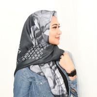 Dari sekian banyak wanita inspiratif di Indonesia, Angkie Yudistia adalah salah satunya. Divonis tuli sejak usia SD, Angkie Yudistia tidak menyerah. Justru ia membuktikan prestasi yang gemilang ketika beranjak dewasa. (Foto: Instagram/@angkie.yudistia)