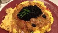 Omelet ini jadi olahan telur termahal di dunia karena dijual dengan harga Rp 28 juta. Terbuat dari kaviar sevurga, lobster, telur dan kaldu lobster. Foto: istimewa