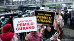 Massa Geruduk Bawaslu dalam Aksi Lawan Pemilu Curang