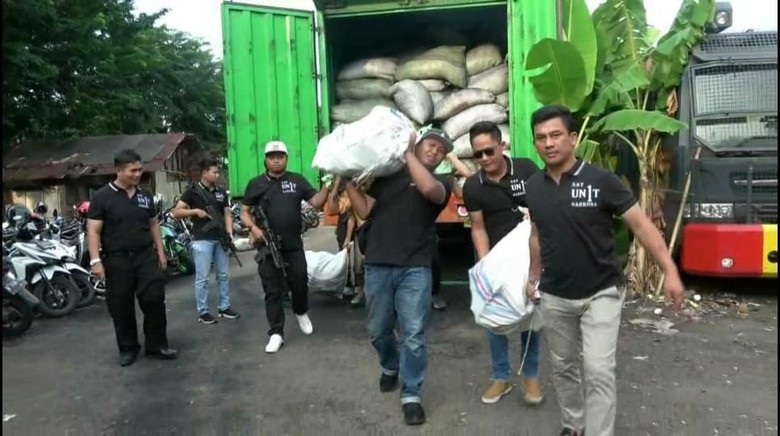 Polisi Tangkap Kakak-Adik Pemilik 5 Karung Sabu dalam Truk