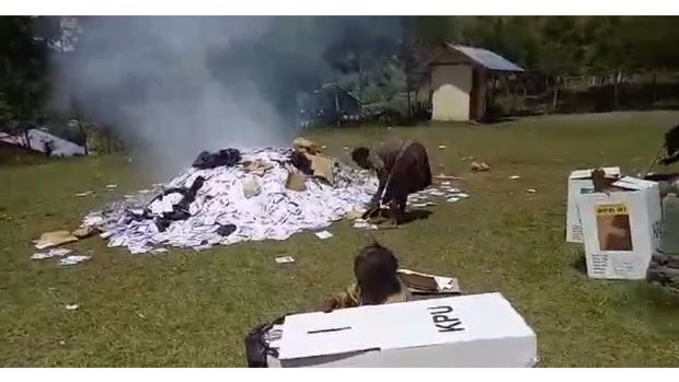 Polri: Surat Suara di Puncak Jaya yang Dibakar Sisa Pencoblosan Sistem Noken - detikNews