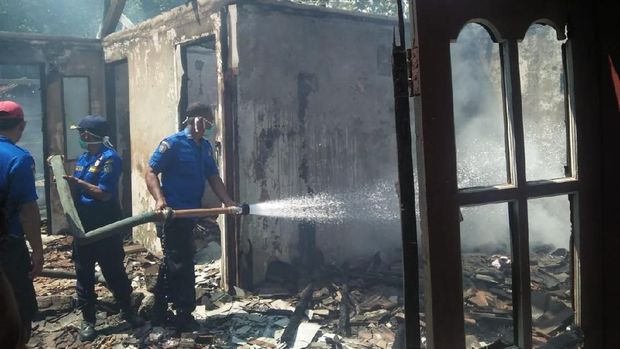 Puing rumah warga yang terbakar di Kecamatan Ponjong, Gunungkidul.