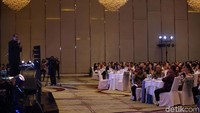 Pengunjung menyimak pemaparan Chairul Tanjung.