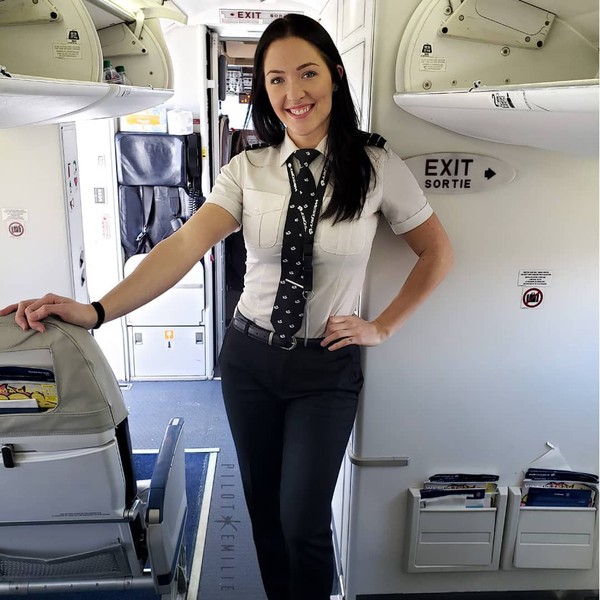 Foto: Liburannya Pilot Seksi Emilie yang Gemar Traveling