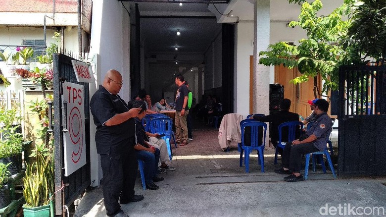 3 TPS di Malang Harus Coblos Ulang Karena Layani Pemilih Bermodal e-KTP 3 TPS di Malang Harus Coblos Ulang Karena Layani Pemilih Bermodal e-KTP