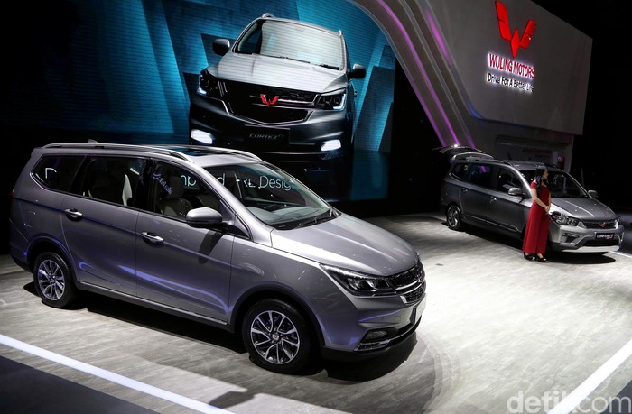 Indonesia International Motor Show (IIMS) 2019 jadi ajang Wuling Motors Indonesia merilis harga dua mobil pabrikan Cina tersebut. Berapakah Harganya?