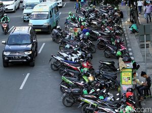 Ojol Sampai PKL Duduki Jalan Gajah Mada