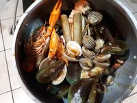 'Louisiana Style' Hadirkan Sensasi Santap Seafood Pakai Tangan