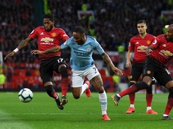 Manchester City langsung mengedor di awal laga. Raheem Sterling kecepatannya merepotkan lini belakang MU. (Foto: Catherine Ivill/Getty Images)