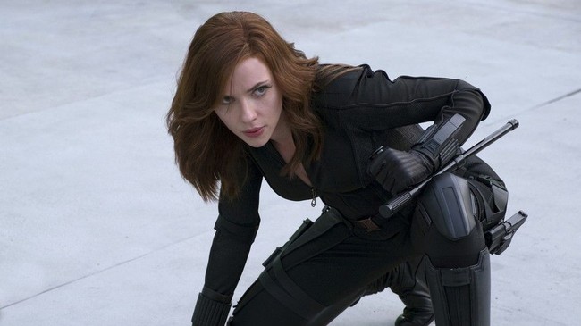 Setelah di Avengers: Age of Ultron berambut bob pendek, Black Widow atau Natasha Romanoff tampil dengan gaya rambut berbeda dalam Captain America Civil War. Scarlett sepertinya memang menyesuaikan gaya rambutnya sesuai dengan seri Marvels yang dibintanginya. Aktris cantik itu kembali dengan gaya rambut yang sama di film Captain America: The Winter Soldier. Foto: Dok. Marvel Studios