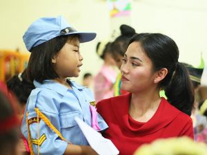 Saat Pramugari Lion Air Beraksi di Hadapan Anak-anak