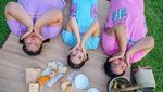Suka Icip-icip Makanan, Begini 10 Gaya Urassaya Sperbund Kalau Lagi Kulineran