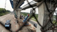 Tol Jakarta-Cikampek (Japek) Elevated atau layang dipastikan belum dapat digunakan pada mudik tahun ini. Pembangunannya terus dikebut.