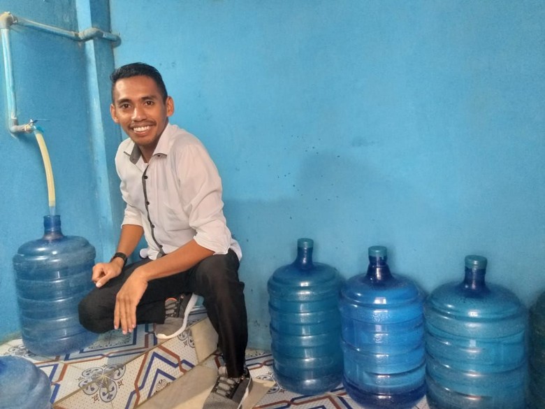 Akhir Indah Tukang Galon yang Coba-coba Nyalon Akhir Indah Tukang Galon yang Coba-coba Nyalon