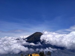 5 Tips Mencegah Hipotermia Saat Naik Gunung
