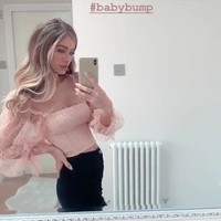 Di kehamilan yang sudah 17 minggu atau sekitar lima bulan, Belle malah dinyinyirin karena tubuhnya yang masih langsing dan tidak seperti wanita hamil pada umumnya. Foto: Instagram @belle_lucia