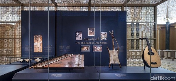 Ada juga The House of Knowledge alias Rumah Ilmu Pengetahuan. Museum ini menyimpan aneka artefak, manuskrip dan barang-barang antik terkait sejarah bangsa Arab. (Qasr Al Watan)