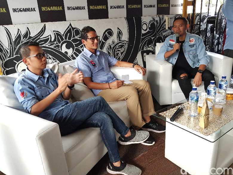 Sandiaga Tinjau Relawan yang Kawal C1 di Tangerang Selatan Sandiaga Tinjau Relawan yang Kawal C1 di Tangerang Selatan