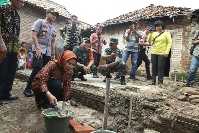 Di Serang, Bedah Rumah Warga Miskin Libatkan ASN dan TNI Di Serang, Bedah Rumah Warga Miskin Libatkan ASN dan TNI