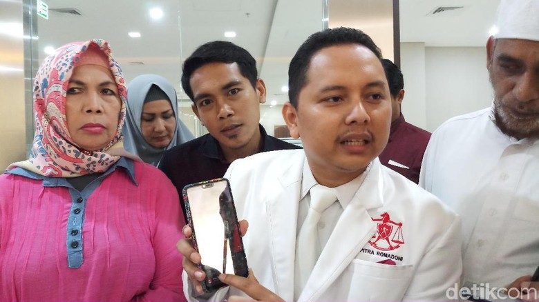 Eggi Sudjana Laporkan Balik Dewi Tanjung ke Bareskim Eggi Sudjana Laporkan Balik Dewi Tanjung ke Bareskim
