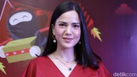 Menjadi ibu tak menghilangkan pesona Alice Norin. Saat ditemui belum lama ini di sebuah acara, Alice Norin masih menjadi perhatian. Foto: Palevi S/detikFoto