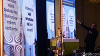 Kita juga masalah di keadaan global yang penuh ketidakpastian yang kita sebut global uncertainty, sekarang kita tahu ada yang namanya trade war, perang dagang Amerika-China belum selesai, katanya.