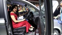 Hari ini di Indonesia International Motor Show (IIMS) 2019, Wuling mengumumkan harga kedua mobil mereka. Wuling Cortez CT dijual dengan harga Rp 232 juta sampai Rp 282 juta. Sementara Confero S ACT harganya Rp 191,8 juta.