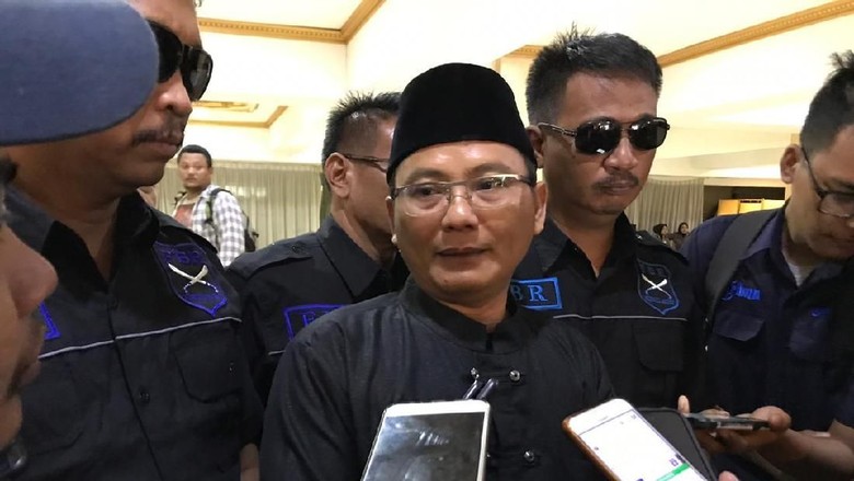 Anggota Tewas Dibacok, Ketum FBR Minta Pemkot Tertibkan Diskotek Liar Anggota Tewas Dibacok, Ketum FBR Minta Pemkot Tertibkan Diskotek Liar
