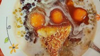 Bubur kampiun yang komplet memang porsinya cukup besar dan mengenyangkan dan memuaskan buat sarapan. Foto : Instagram @infosumbar