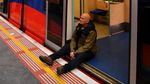 Aksi Aktivis Lingkungan Nempel di Kereta Bikin Heboh London