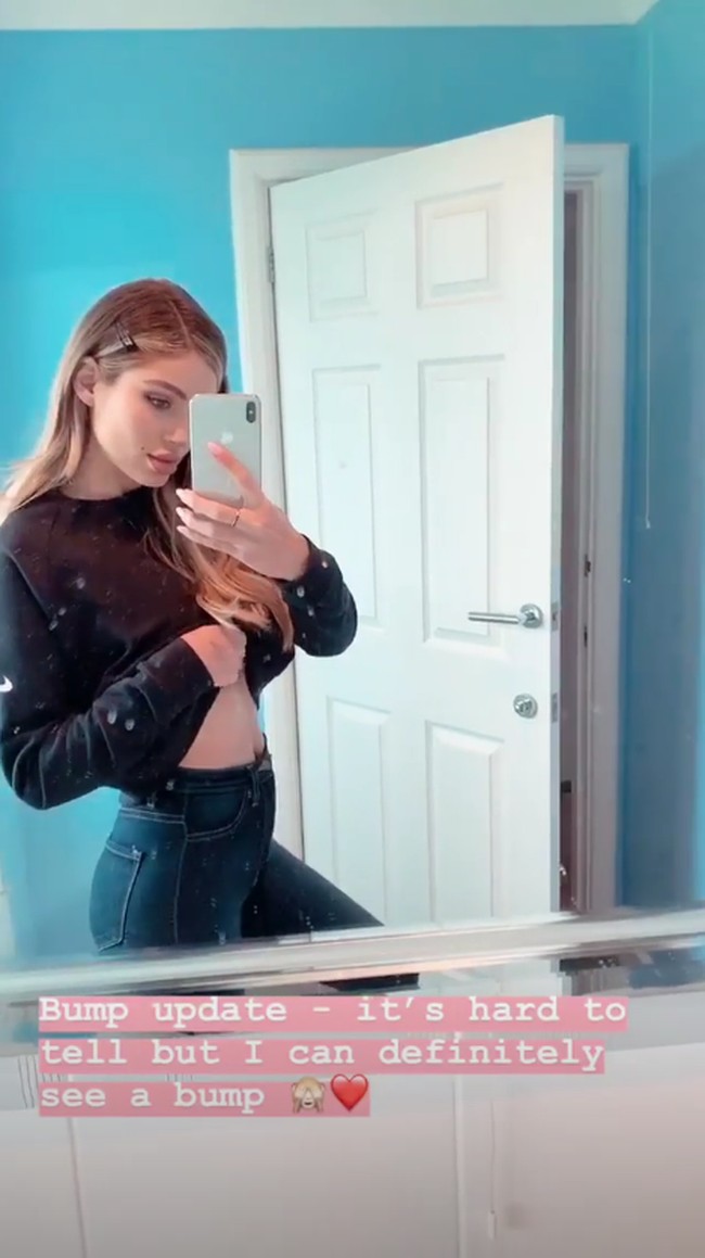 Belle Lucia, model asal Sydney yang kini tinggal di London mengumumkan kabar bahagia tentang kehamilannya kepada 1 juta pengikutnya di Instagram, awal April lalu. Foto: Instagram @belle_lucia