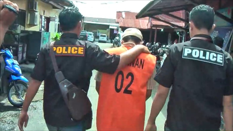 Polres Mamuju Tangkap Pelaku Penipuan Berkedok Travel Umrah Polres Mamuju Tangkap Pelaku Penipuan Berkedok Travel Umrah