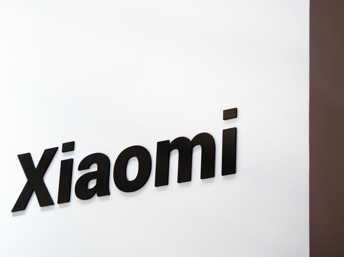 Xiaomi BARCELONA, SPAIN - FEBRUARY 26: A logo sits illumintated outside the Xiaomi booth on day 2 of the GSMA Mobile World Congress 2019 on February 26, 2019 in Barcelona, Spain. The annual Mobile World Congress hosts some of the worlds largest communications companies, with many unveiling their latest phones and wearables gadgets like foldable screens and the introduction of the 5G wireless networks. (Photo by David Ramos/Getty Images)