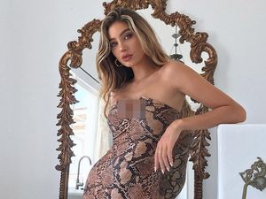 Model Cantik Foto Berbikini saat Hamil 7 Bulan, Perut Ratanya Bikin Takjub