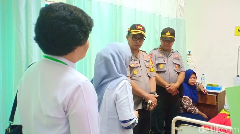 Tersetrum, Ketua PPK di Kediri Dilarikan ke Rumah Sakit Tersetrum, Ketua PPK di Kediri Dilarikan ke Rumah Sakit