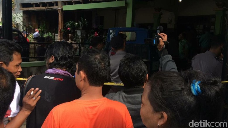 Cemburu, Pria Ini Tusuk Hingga Tewas Lelaki yang Selingkuhi Istrinya Cemburu, Pria Ini Tusuk Hingga Tewas Lelaki yang Selingkuhi Istrinya