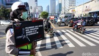 Polda Metro Jaya melakukan pengembangan penerapaan sistem Electronic Traffic Law Enforcement (E-TLE) atau tilang elektronik dengan menambah 10 kamera baru di kawasan Sudirman hingga Thamrin.