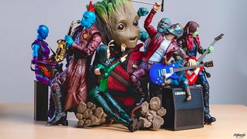 Aksi karakter Guardian of Galaxy menyanyikan lagu. Foto: hot.kenobi